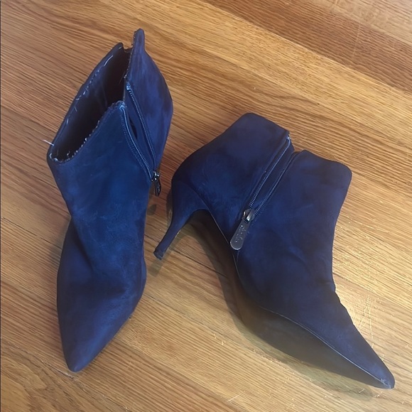 Charles David Blue Booties w/ Sleek Silhouette 3” inch heel size 8 preowned - Picture 1 of 9